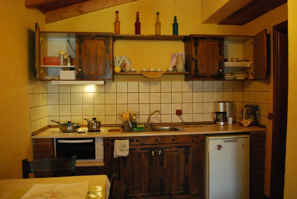Hotel Tzivaeri à Likodhrómion Extérieur photo