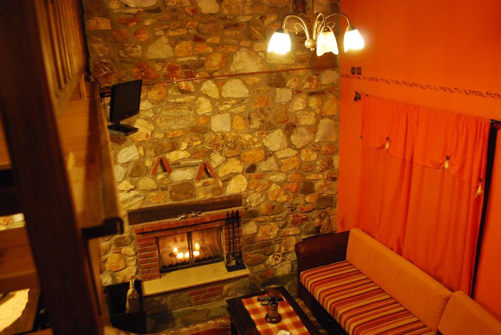 Hotel Tzivaeri à Likodhrómion Extérieur photo