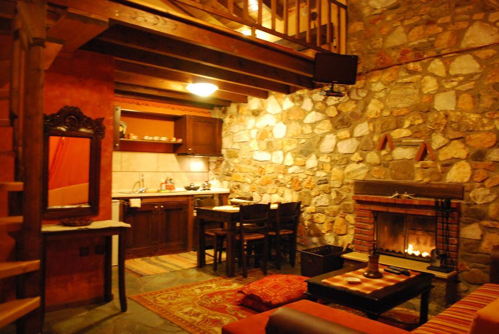 Hotel Tzivaeri à Likodhrómion Extérieur photo