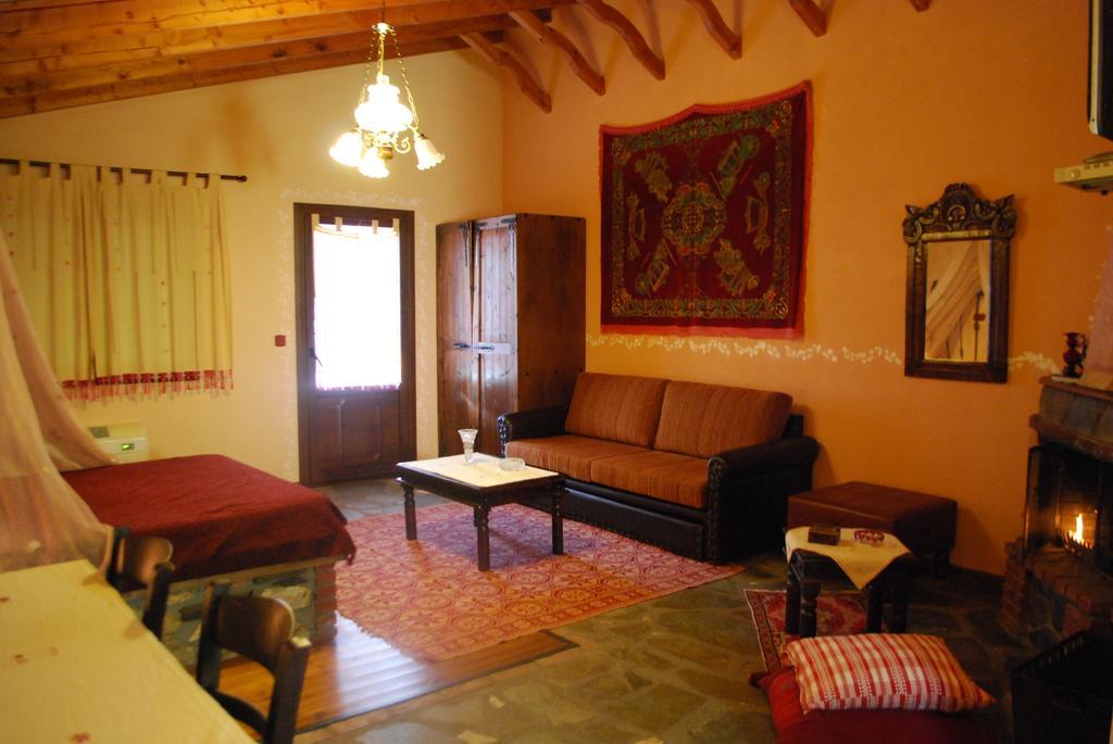 Hotel Tzivaeri à Likodhrómion Extérieur photo