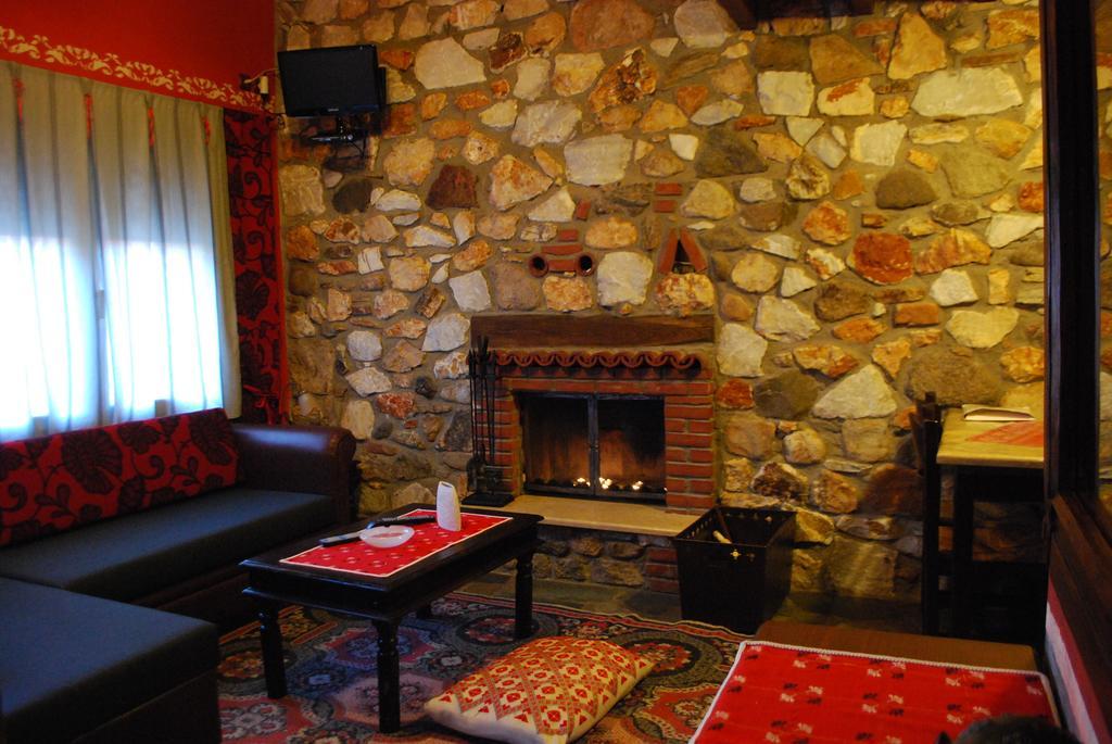 Hotel Tzivaeri à Likodhrómion Extérieur photo