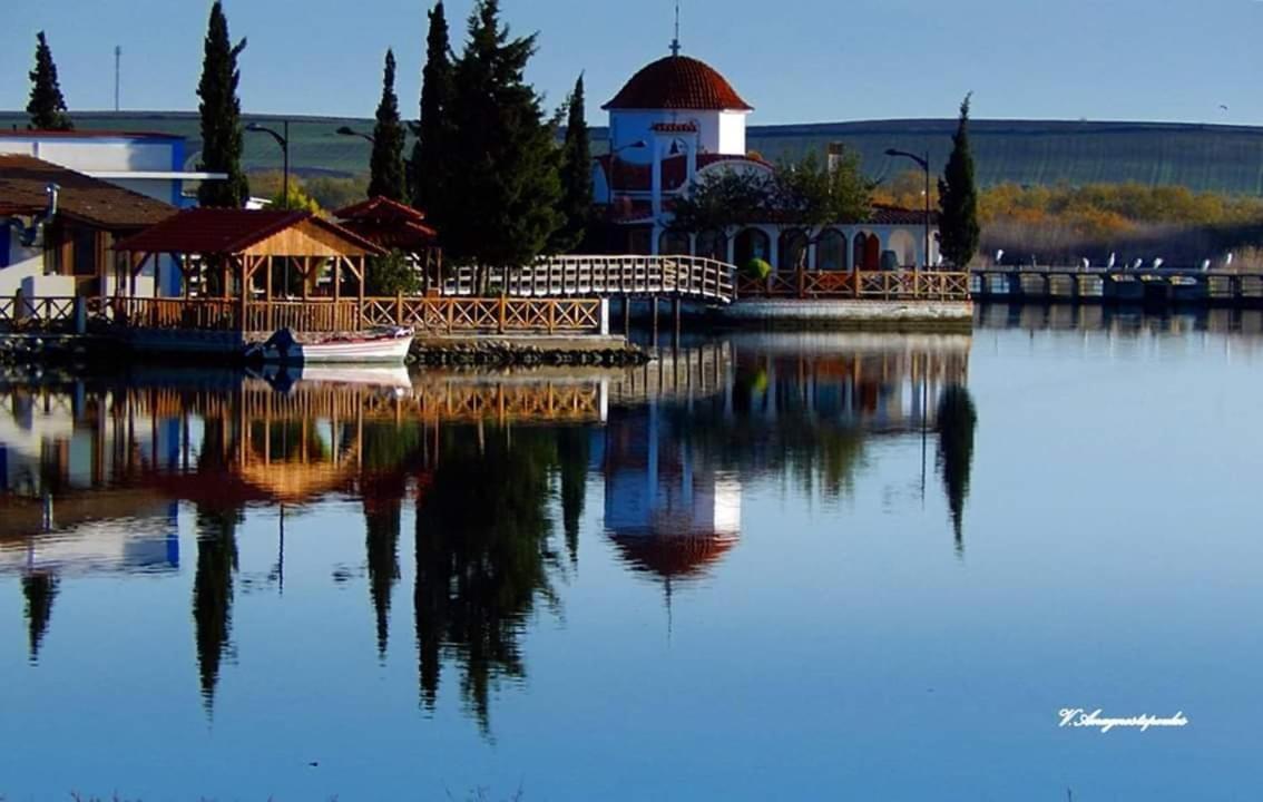 Hotel Tzivaeri à Likodhrómion Extérieur photo